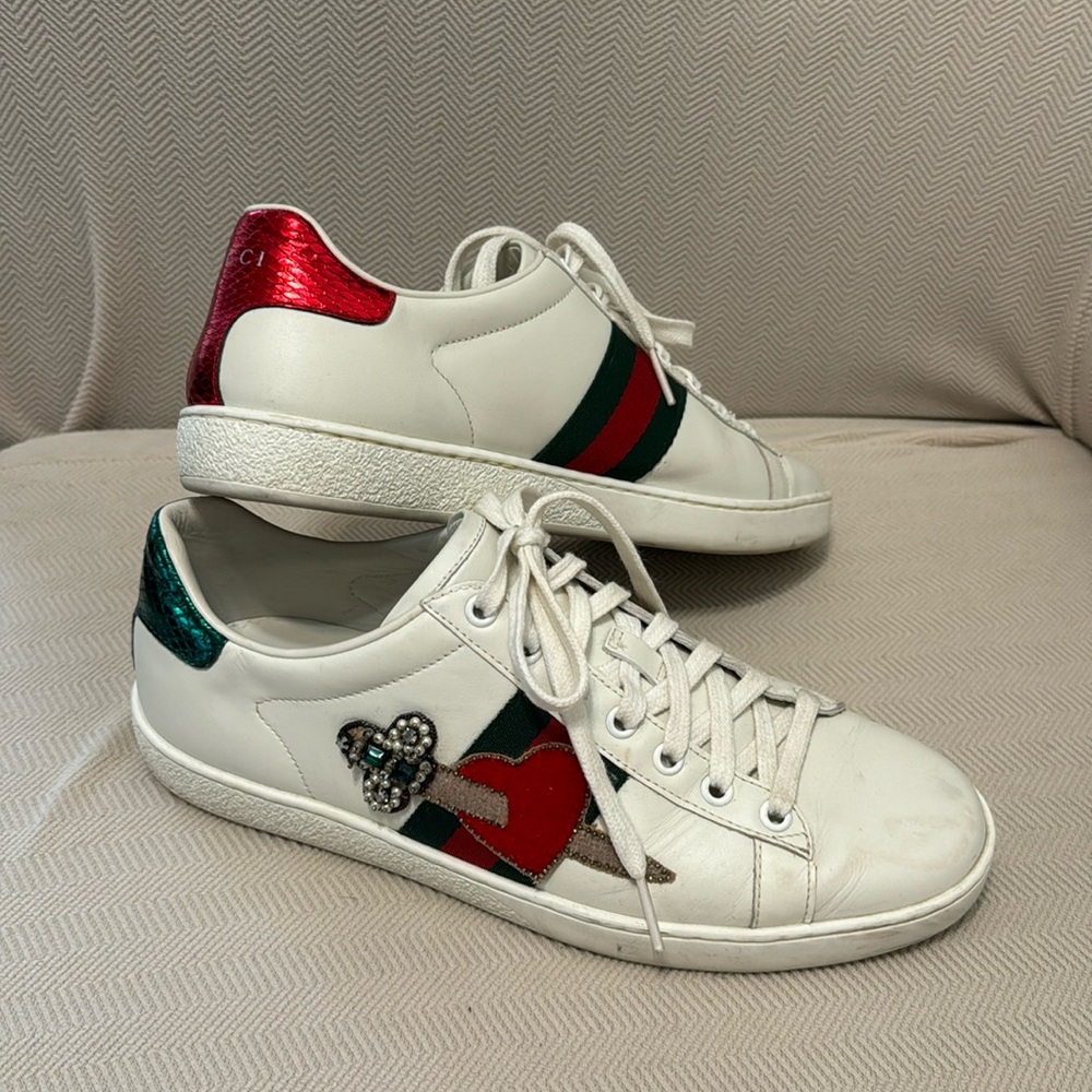 Gucci White Leather Sneakers with Signature Stripes